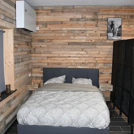 Logement In Wood Brugelette Exterior foto